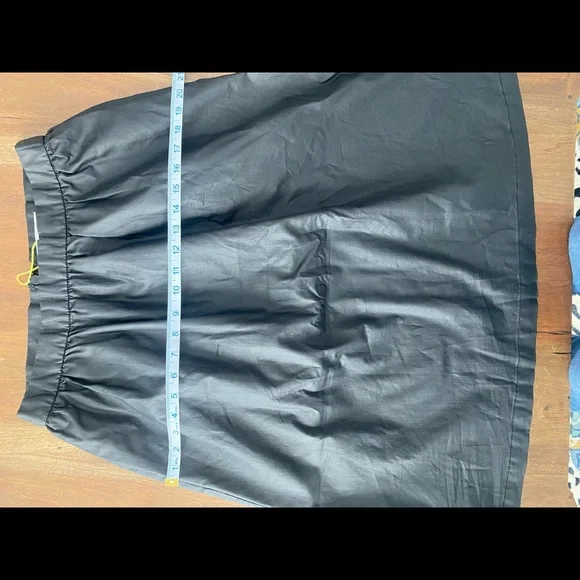 BCBGeneration Black skirt coated material size 6 - Picture 5 of 9